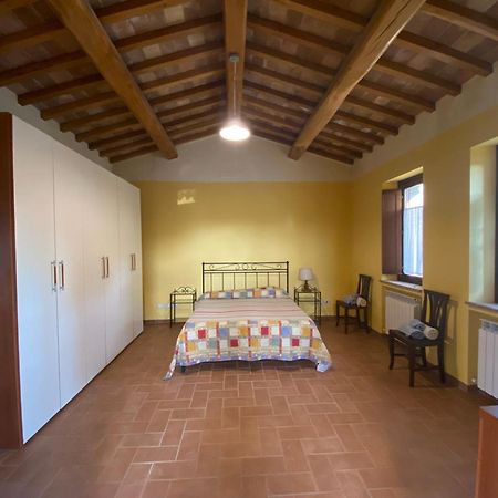 Gualdo Cattaneo Agriturismo Sant'Angelo Holiday Farm מראה חיצוני תמונה