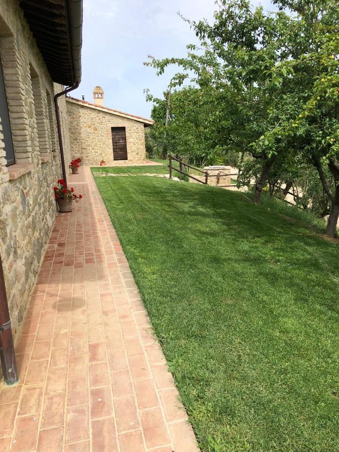 Gualdo Cattaneo Agriturismo Sant'Angelo Holiday Farm מראה חיצוני תמונה