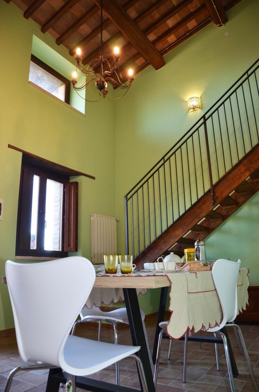 Gualdo Cattaneo Agriturismo Sant'Angelo Holiday Farm מראה חיצוני תמונה